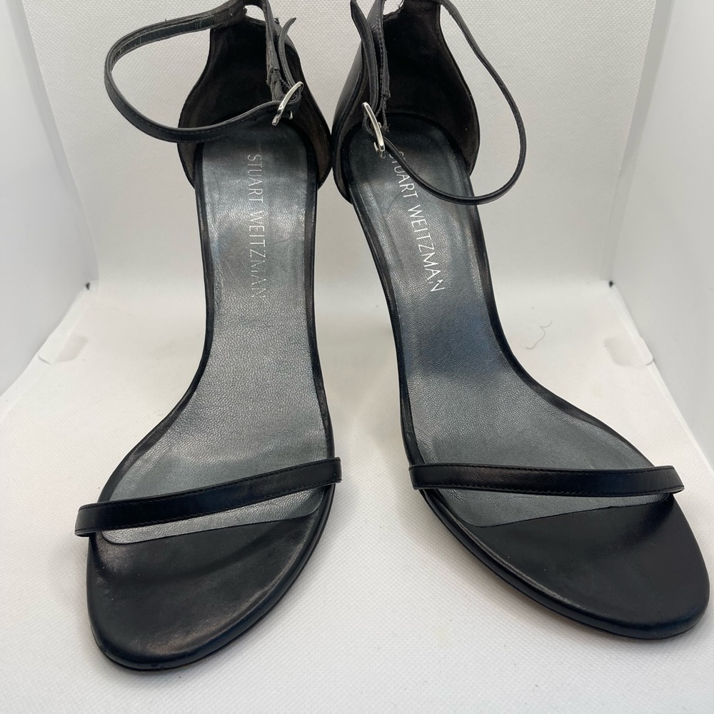 Stuart Weitzman Nudist Heel in Black. Size 8.